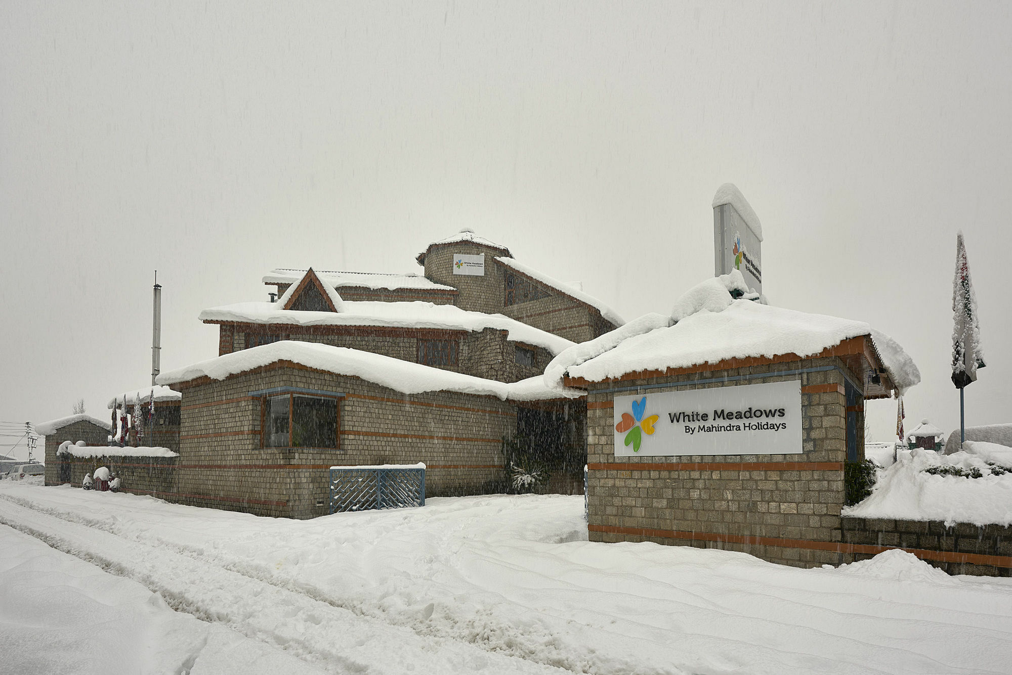Hotel Club Mahindra White Meadows Manāli Exterior foto